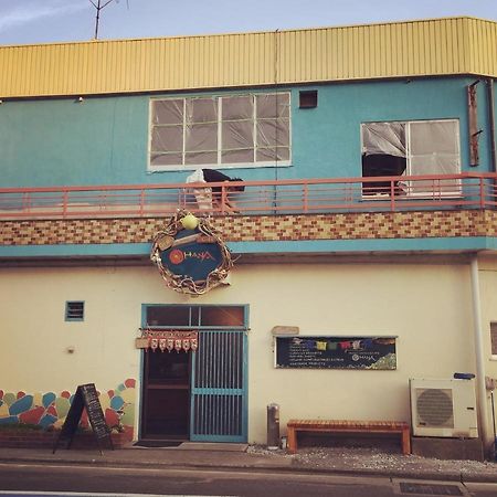 Imabari Railway Station Guest House & Cafe Ohana מראה חיצוני תמונה